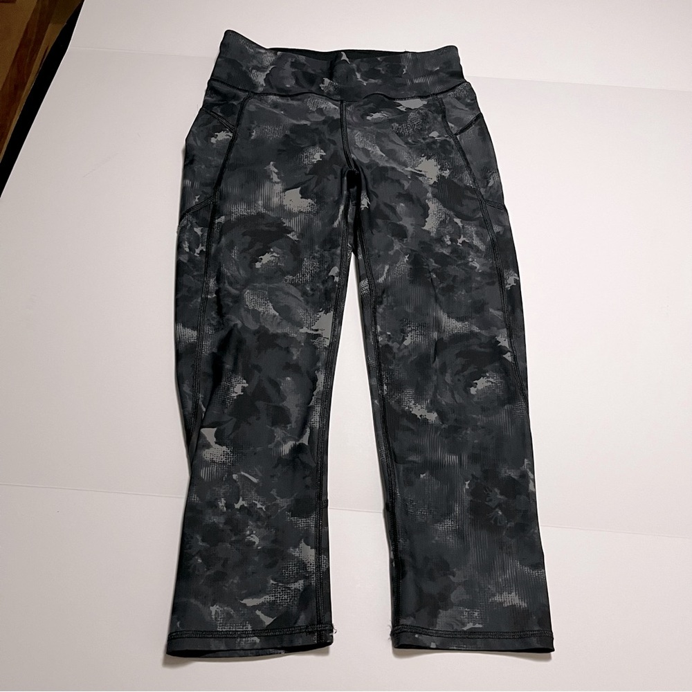 Sweaty Betty The Zero Gravity Capri Womens SZ Small Leggings One Pocket Athletic